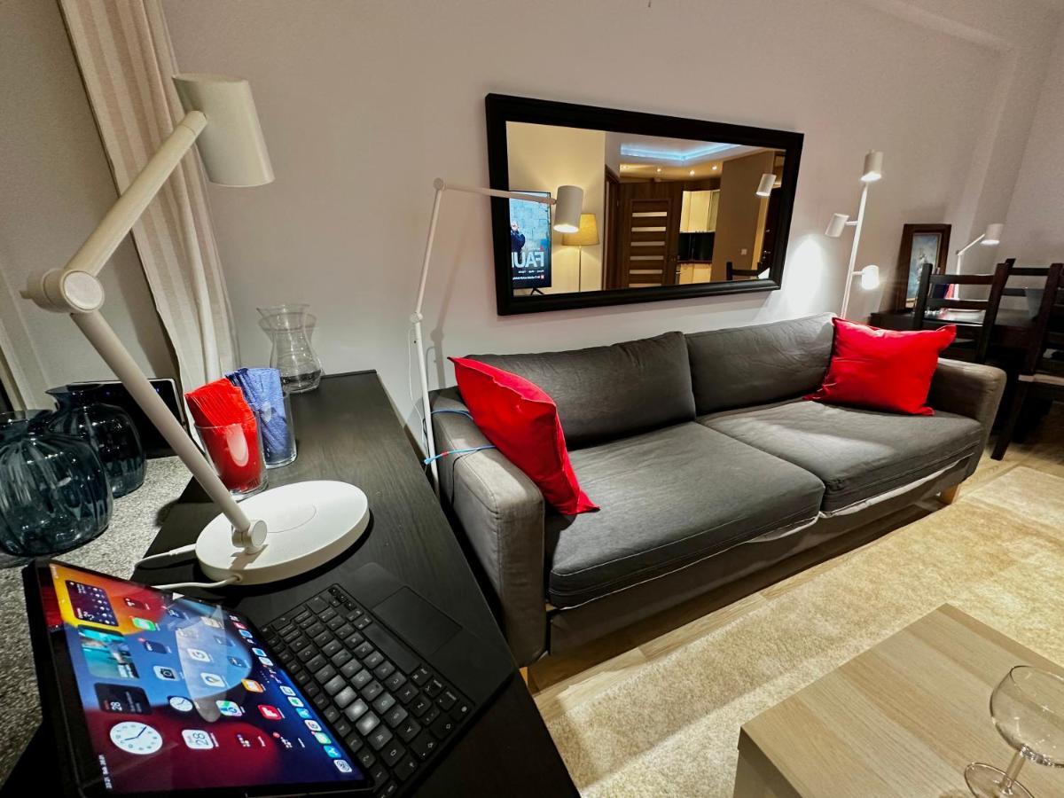 Decor 3 Metro Fast Wifi 1Gbs 80'Tv Hbo Disney Appletv 华沙 外观 照片