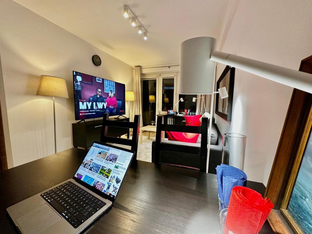 Decor 3 Metro Fast Wifi 1Gbs 80'Tv Hbo Disney Appletv 华沙 外观 照片